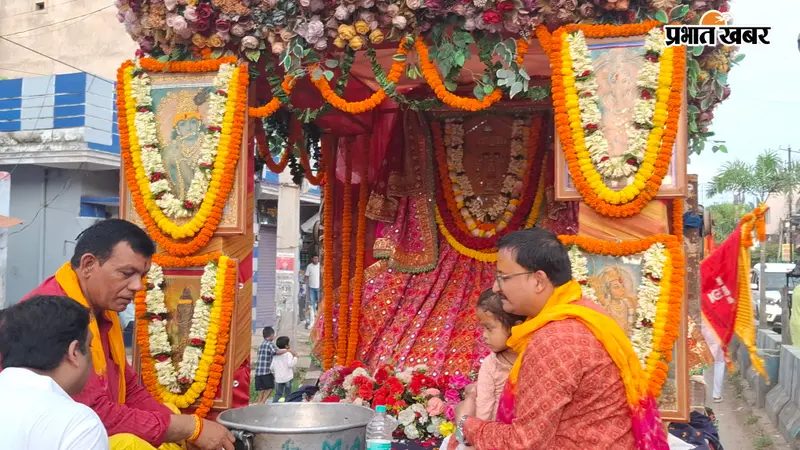 भादो अमावस्या पर निकली भव्य निशान शोभायात्रा, जयकारों से गूंजा मेदिनीनगर