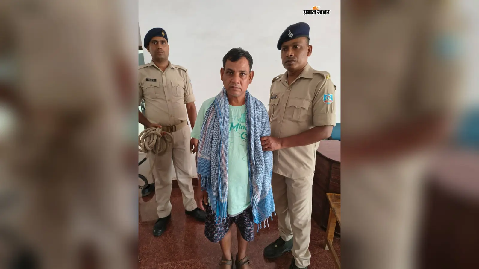 घर में चल रहा था गांजे का खेल, 200 ग्राम गांजा, तौल मशीन और नकदी के साथ युवक गिरफ्तार