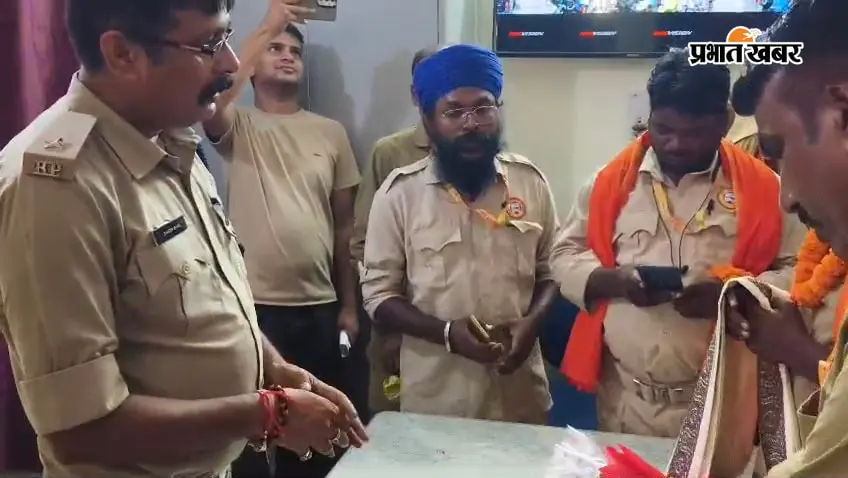 नालंदा: ड्राइवरों ने हिलसा थानाध्यक्ष को किया सम्मानित, पुलिस से शोषण रोकने और न्याय दिलाने की अपील