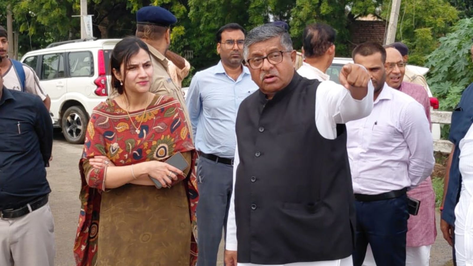 मेडिकल टीम पूरी तरह अलर्ट मोड़ पर