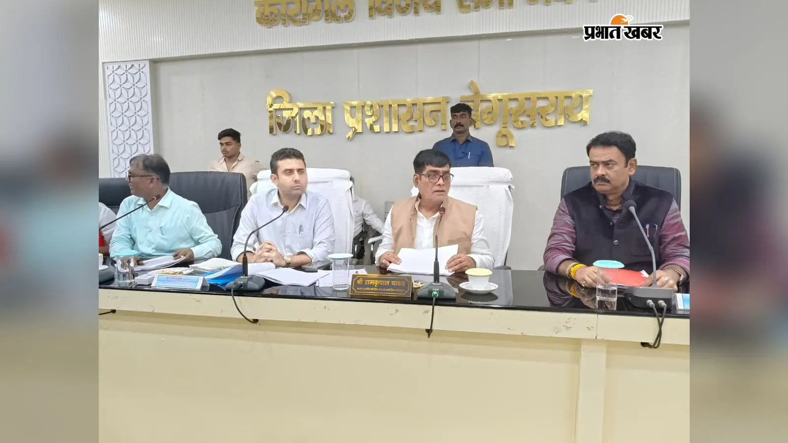 बेगूसराय में बाढ़ से 3.80 लाख लोग प्रभावित, 85 सामुदायिक रसोई चालू; प्रभारी मंत्री ने दिए सख्त निर्देश