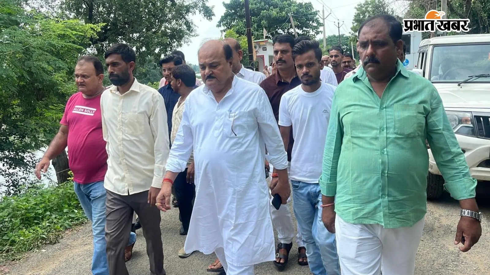 बाढ़ प्रभावित गांवों में पहुंचे विधायक रामानंद यादव, अधिकारियों को राहत व्यवस्था के निर्देश दिये