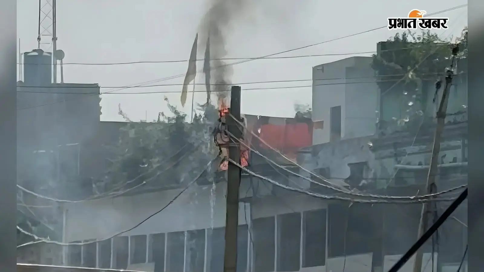 पुराना भोजपुर में तीन घंटे गुल रही बिजली, वायर बॉक्स में आग के बाद ट्रांसफार्मर में भी आयी खराबी