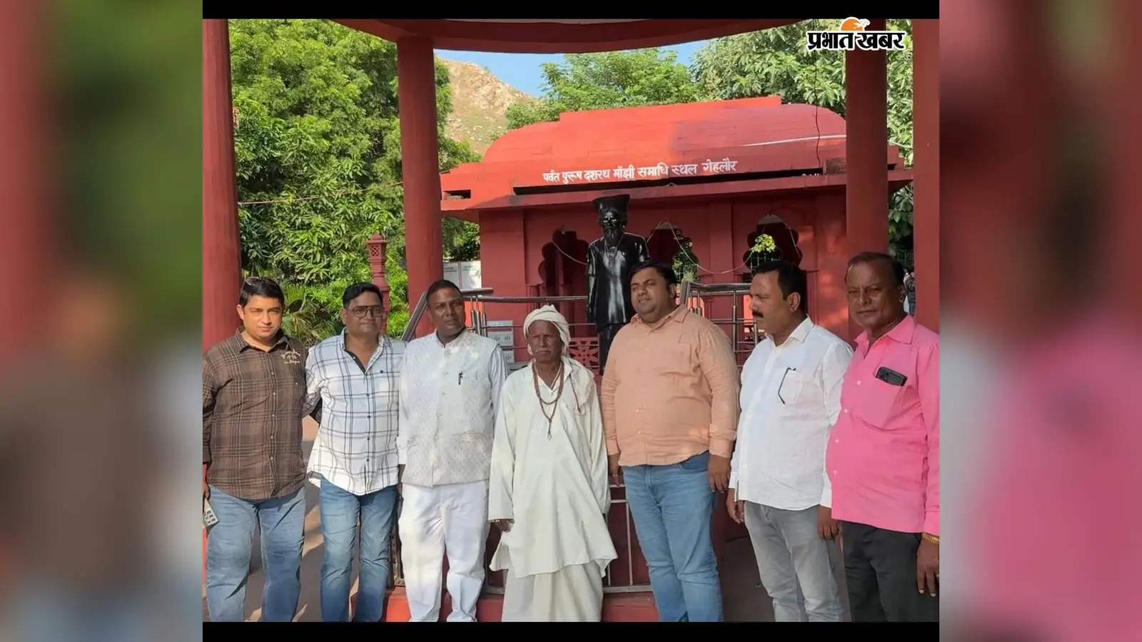 दशरथ मांझी के बेटे भागीरथ से मिला मुस्लिम राष्ट्रीय मंच, परिवार की आर्थिक स्थिति पर जतायी चिंता