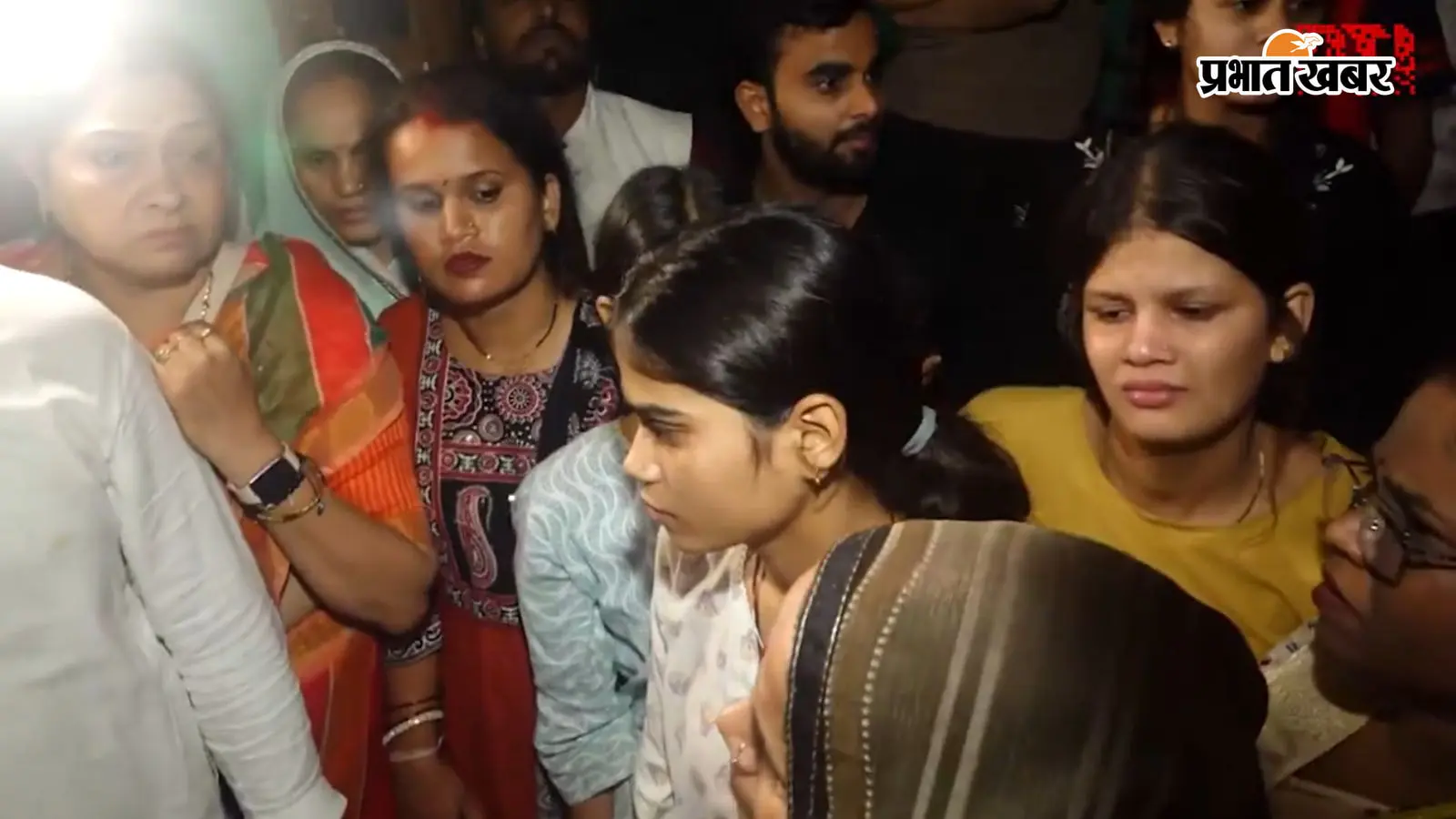 MP में जहरीली शराब का कहर : 11 लोगों की मौत, वीडियो में देखें कैसे फूटा मृतकों के परिवार का गुस्सा