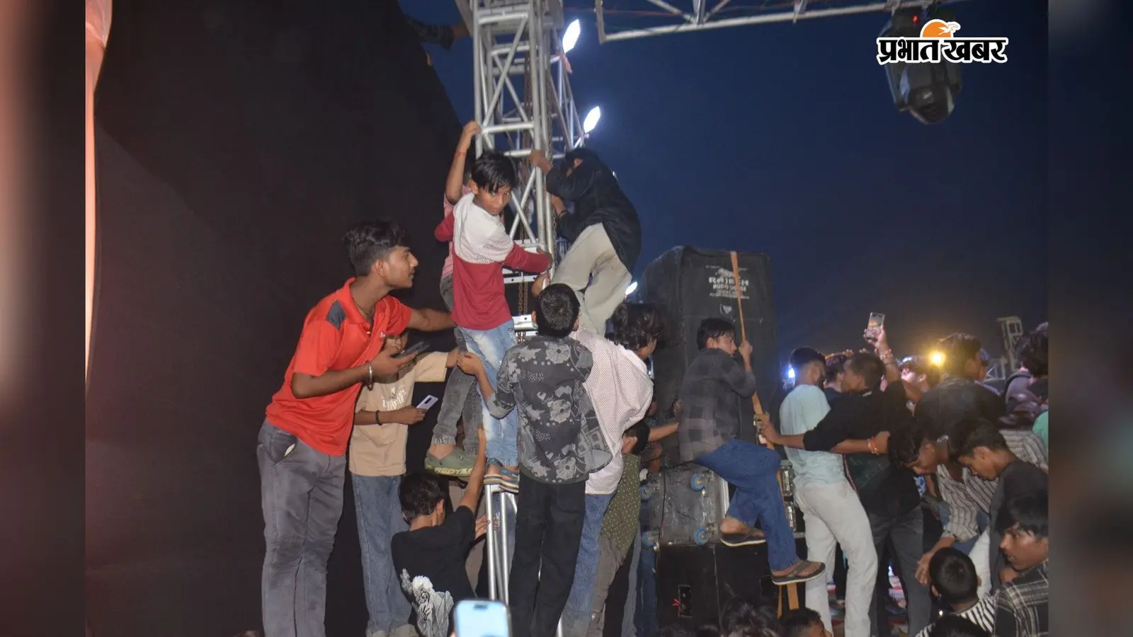 गोल्फ ग्राउंड में आर्यन केल्विन की फैन मीट में हंगामा, पत्थरबाजी के बाद मची अफरातफरी; कुर्सियां टूटीं