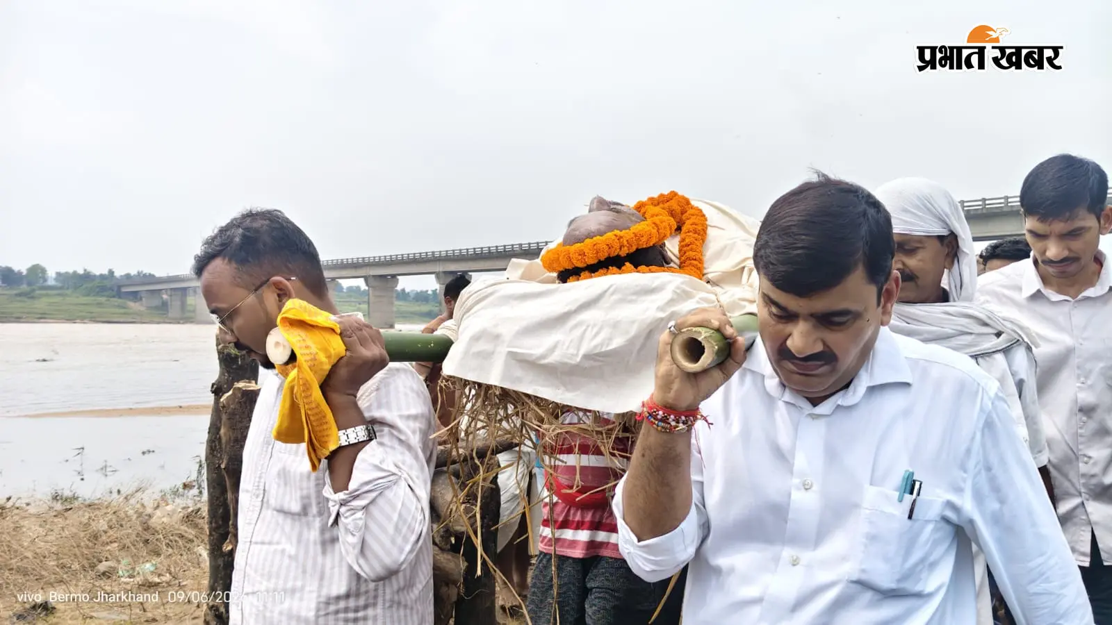 समाजसेवी संजय सिंह के निधन से पंचायत में शोक, बेरमो BDO ने अर्थी को दिया कंधा