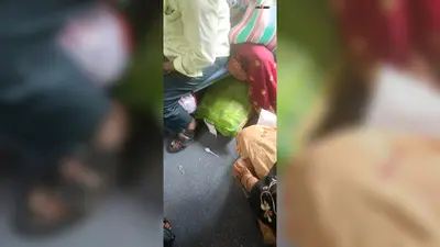 लोकल ट्रेन बनी कोयला ढोने का जरिया:बोरियों में भरकर ले जाने का मामला