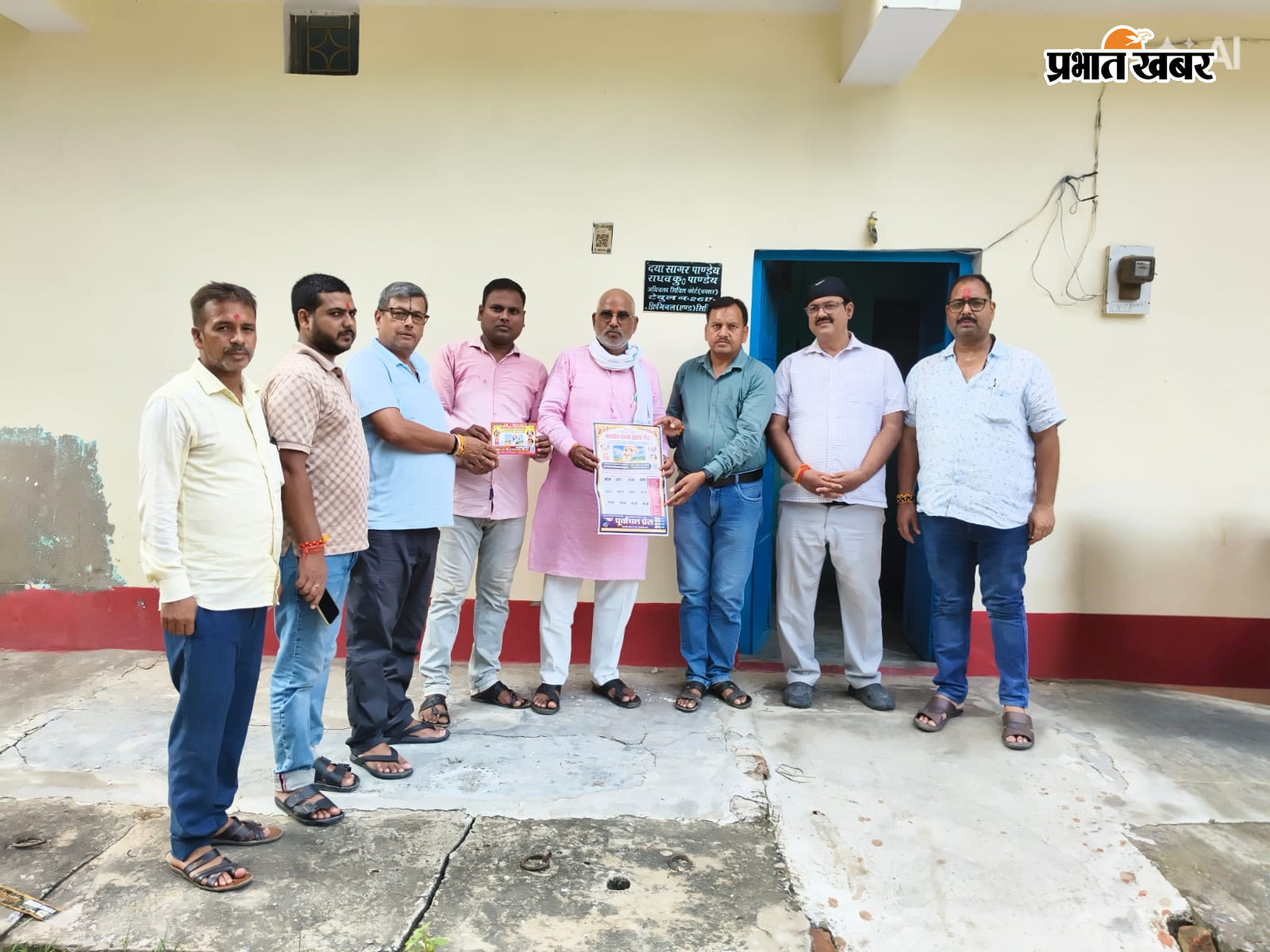 रथयात्रा में शामिल होने का आमंत्रण पत्र देते | Prabhat Khabar Network