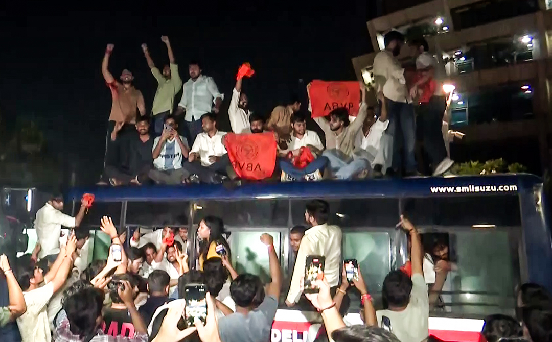 MCD दफ्तर के बाहर ABVP का प्रदर्शन
