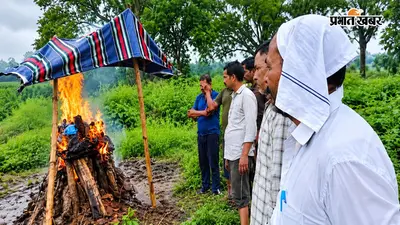 चिता के ऊपर क्यों ताननी पड़ी चादर? हाथरस की ये तस्वीर देखकर हर कोई पूछ रहा यही सवाल
