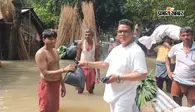 कटिहार: अमदाबाद में बाढ़ पीड़ितों के मददगार बने समाजसेवी शेख मसौवर; 250 परिवारों के बीच बांटे चूड़ा, मुढ़ी व गुड़ के सूखा राशन किट