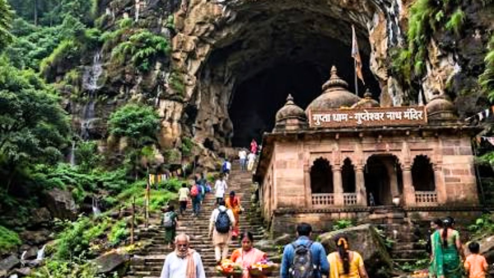 रास्ता खुलते उमड़ी पर्यटकों की भीड़