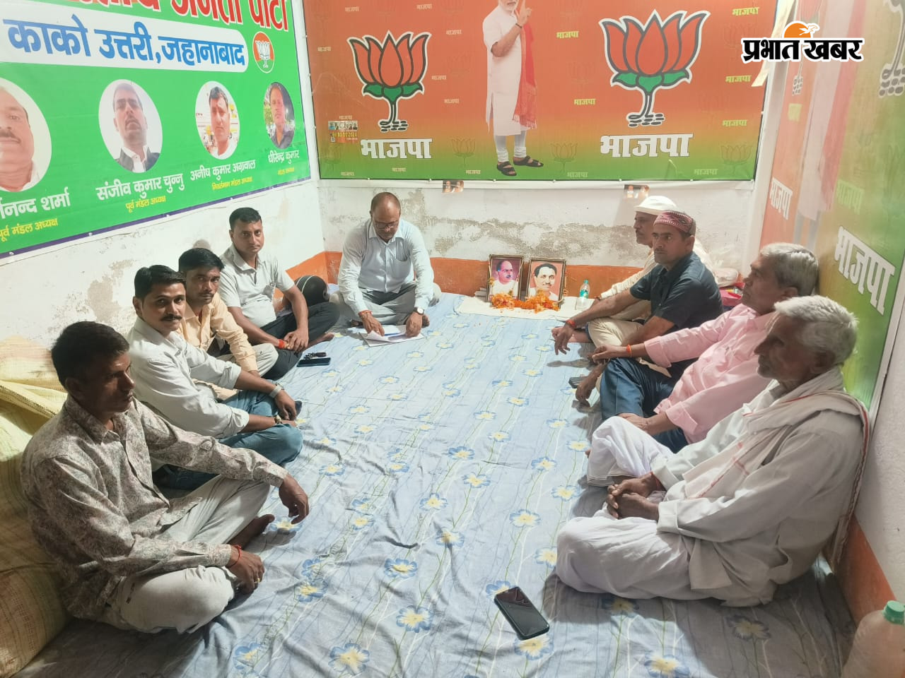 बैठक में शामिल कार्यकर्ता | Prabhat Khabar Network