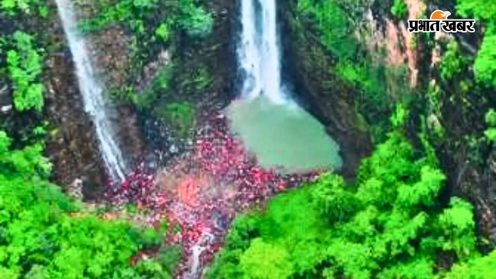 15 दिन के लंबे इंतजार के बाद कैमूर पहाड़ी का गुप्ता धाम मार्ग पर्यटकों के लिए खोल दिया गया है. मूसलाधार बारिश के कारण बंद हुए इस मार्ग पर अब सैलानी झरनों और प्राकृतिक सुंदरता का आनंद ले रहे हैं.