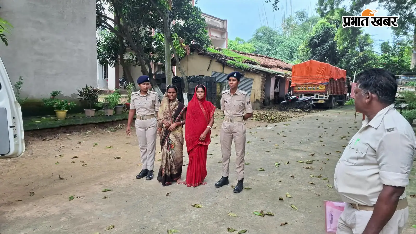NBW वारंट के बाद भी फरार थीं दो महिलाएं, पुलिस ने गांव में दबोचा : कोर्ट भेजी गयी