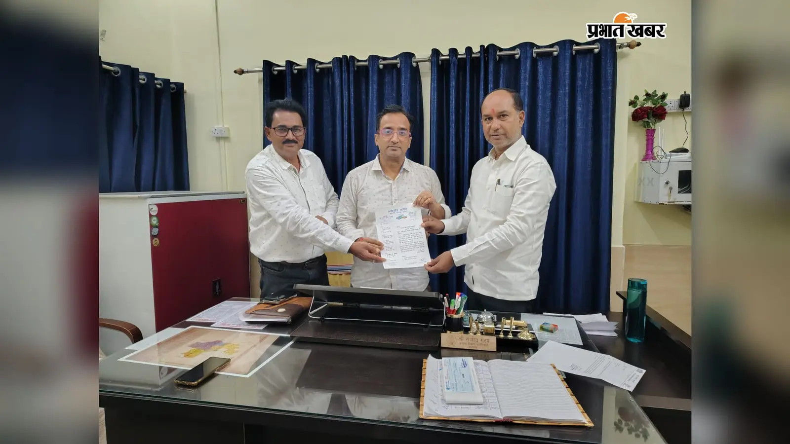 खौफ के साए में पढ़ाई! भागलपुर के कहलगांव में जर्जर भवन में पढ़ने को मजबूर नौनिहाल, सर्वदलीय समिति ने बीडीओ को घेरा