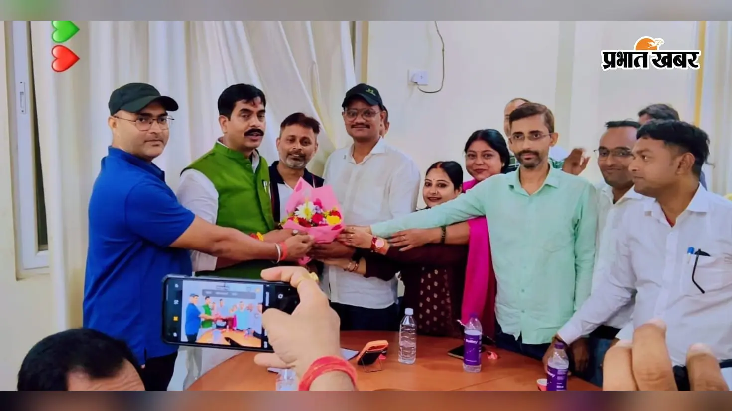 विधान पार्षद जीवन कुमार से मिले औरंगाबाद के शिक्षक, सातवें वेतनमान समेत कई मांगों पर समर्थन की अपील