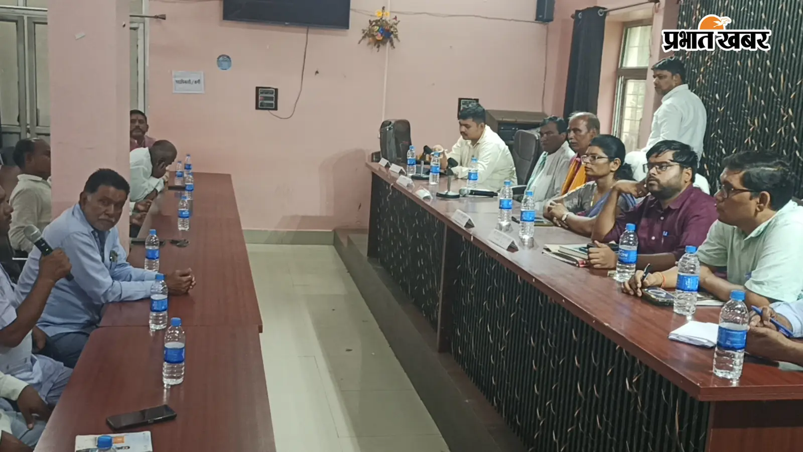गया : टनकुप्पा 20 सूत्री समिति की बैठक में अधिकारियों पर नाराजगी, 15 लाख निकले फिर भी नहीं बनी PCC सड़क