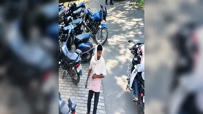 गया जी : शेरघाटी प्रखंड कार्यालय में प्रमाणपत्र बनवाने गए थे, लौटे तो बाइक गायब; CCTV में कैद हुआ चोर