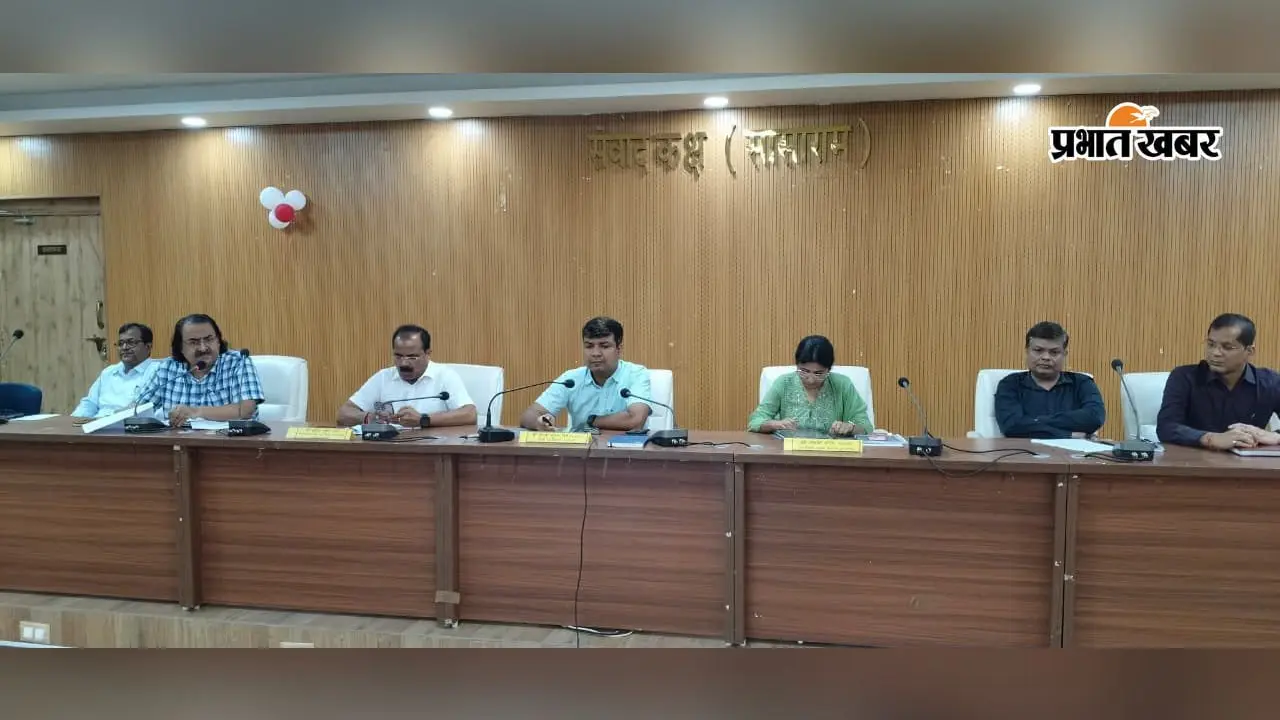 तीन साल से पुराने मामलों का जल्द करें निपटारा, एक सप्ताह में दाखिल करें प्रतिशपथ - रोहतास डीएम