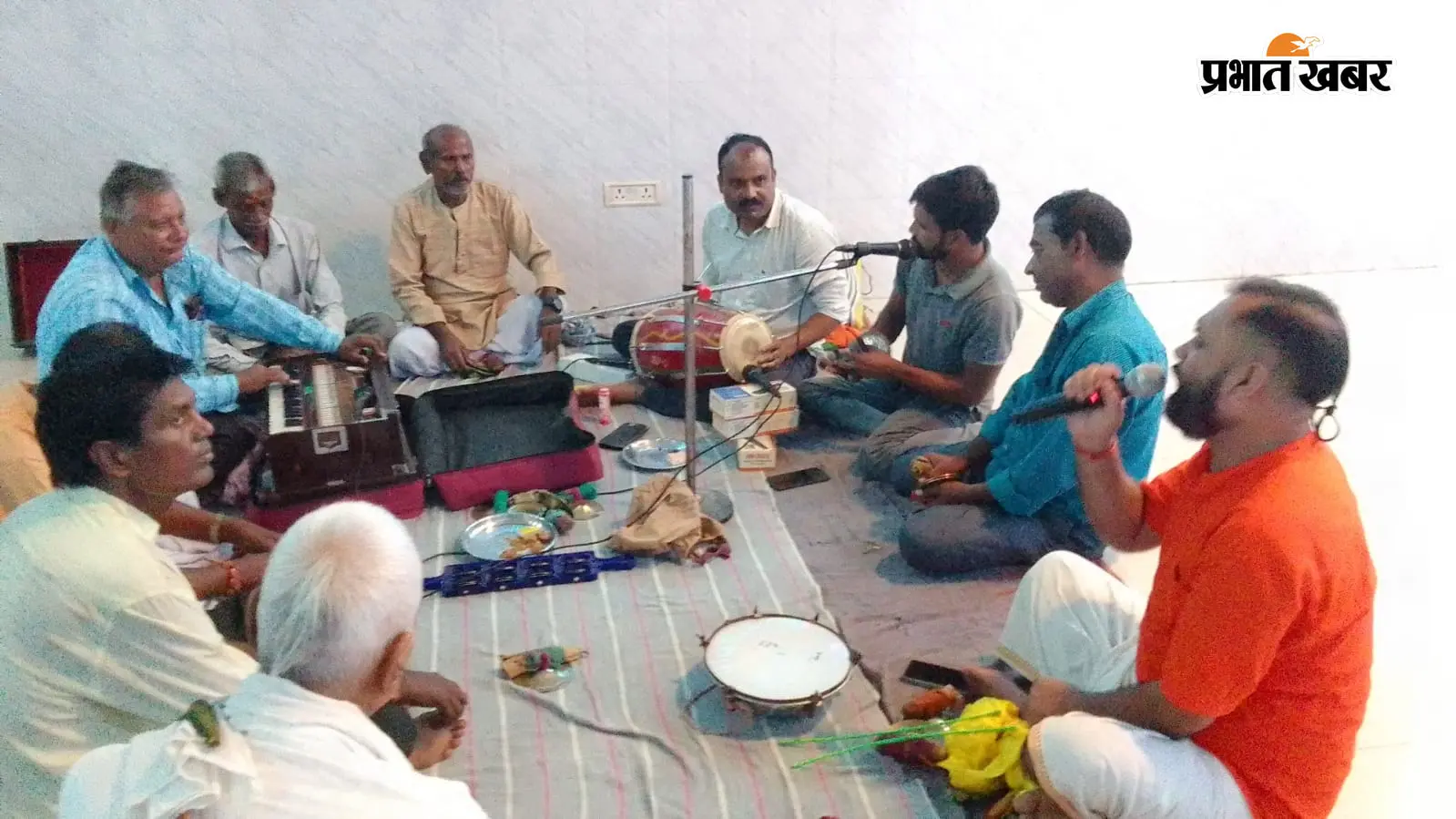करौंदी के श्री सांई मंदिर में गूंजे भक्ति के सुर, तीन घंटे तक चला भजन संध्या कार्यक्रम