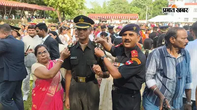 सारण के आदित्य यादव बने लेफ्टिनेंट, राजपूत रेजिमेंट में चयन से गांव में जश्न; माता-पिता ने वर्दी पर लगाया बैच