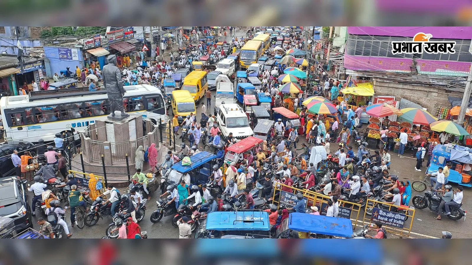 मोतिहारी के छतौनी में घंटों थमी वाहनों की रफ्तार, सड़क पर निकलने तक की जगह नहीं