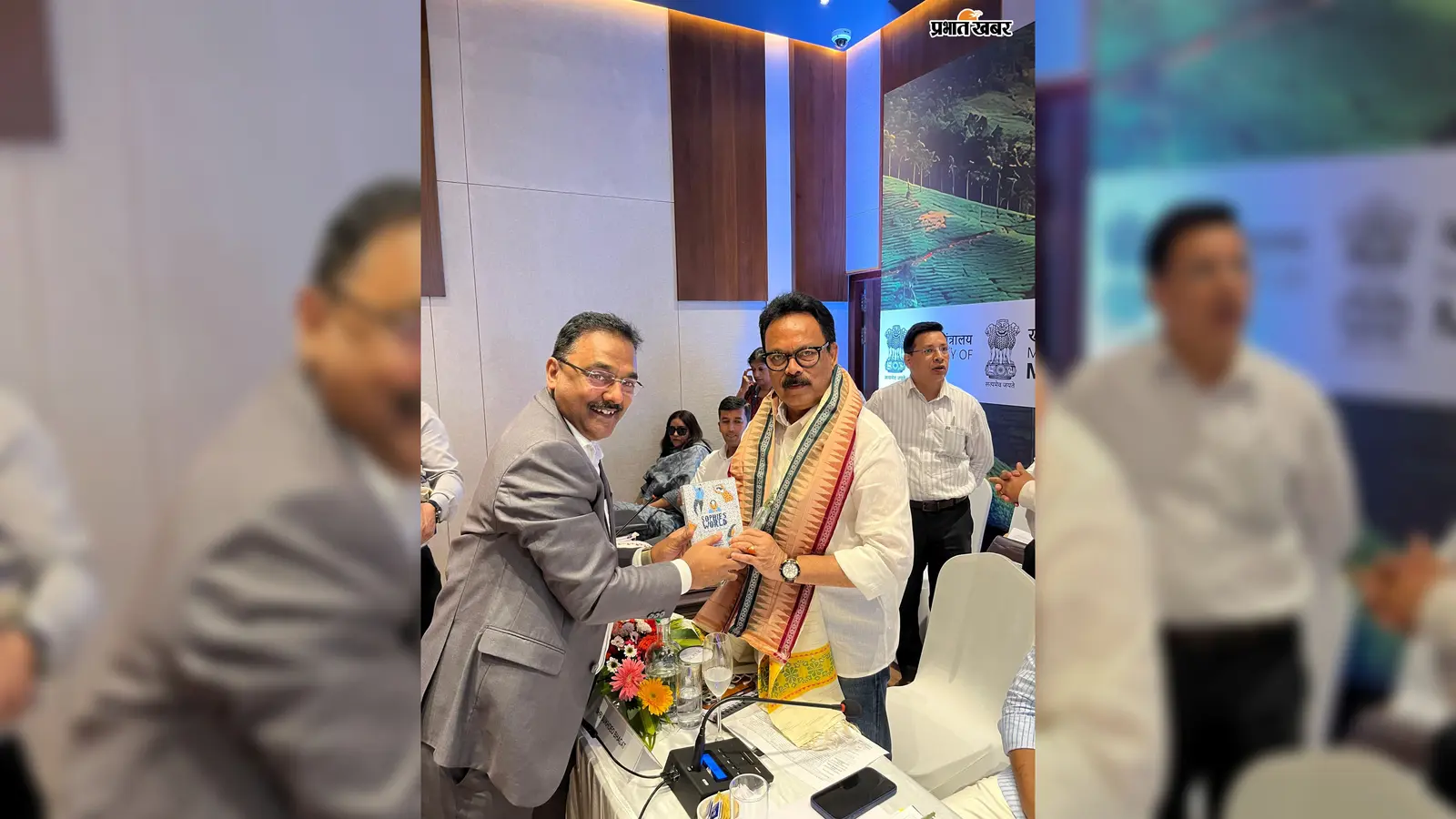 मुन्नार में संसदीय समिति की बैठक में शामिल हुए सांसद सुखदेव भगत