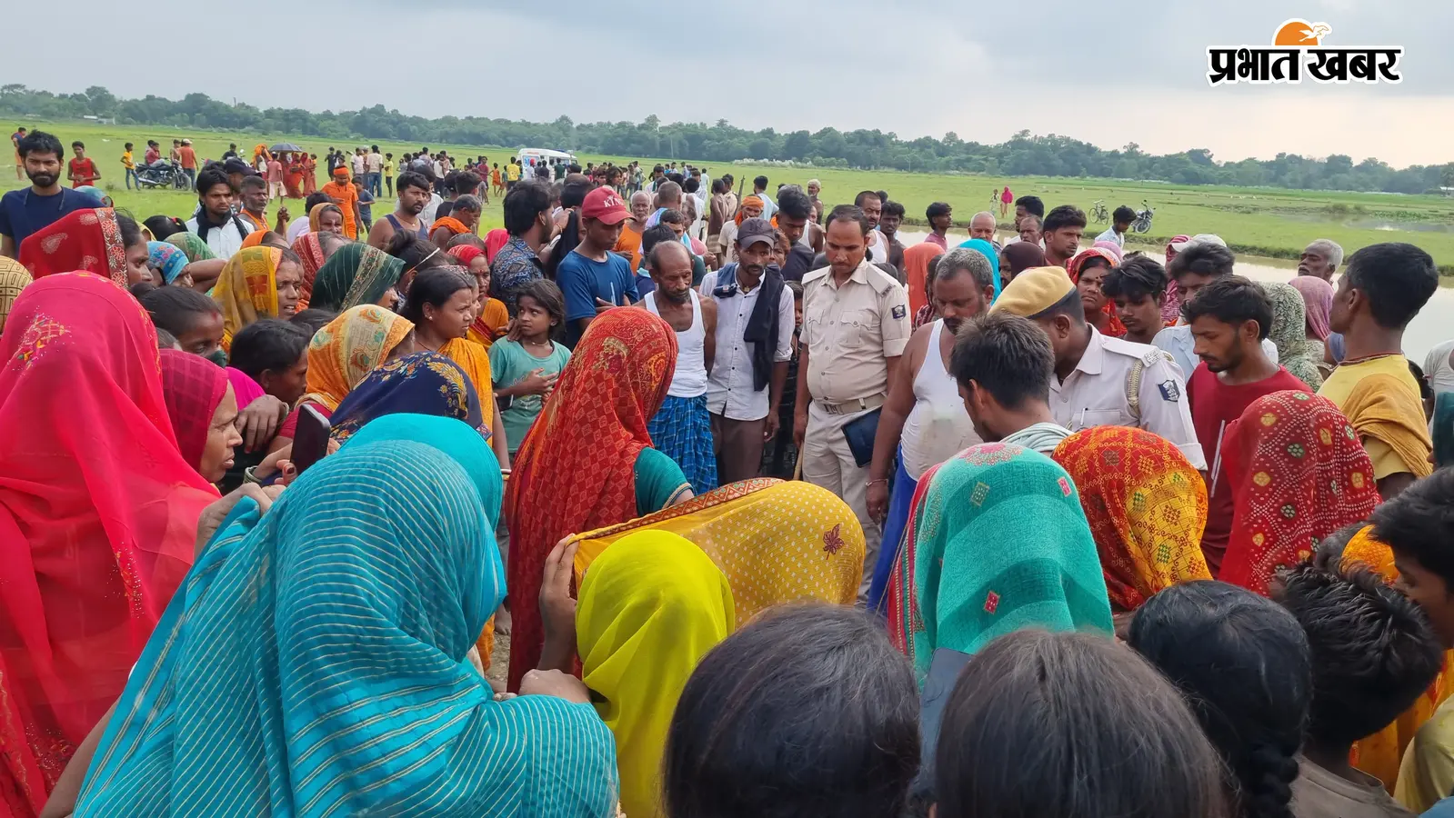 जेसीबी से खोदे गये गड्ढे में डूबने से युवक की मौत, काफी मशक्कत के बाद बरामद हुआ शव