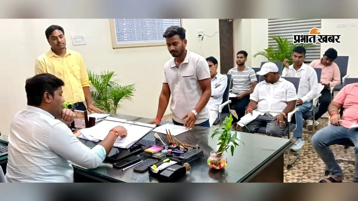 नवादा में जिला स्तरीय जनसुनवाई में 40 परिवाद आए, डीएम ने अधिकारियों को दिया समयबद्ध कार्रवाई का निर्देश