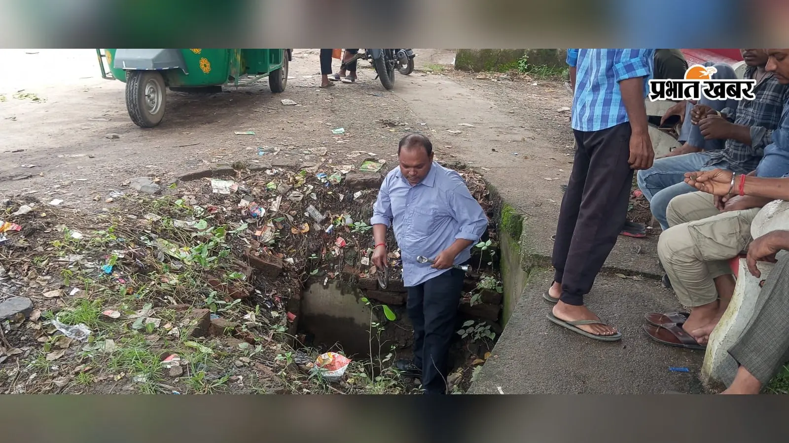 केदला तीन नंबर मोड़ के पास सात माह से खुला गड्ढा, राहगीरों की बढ़ी परेशानी