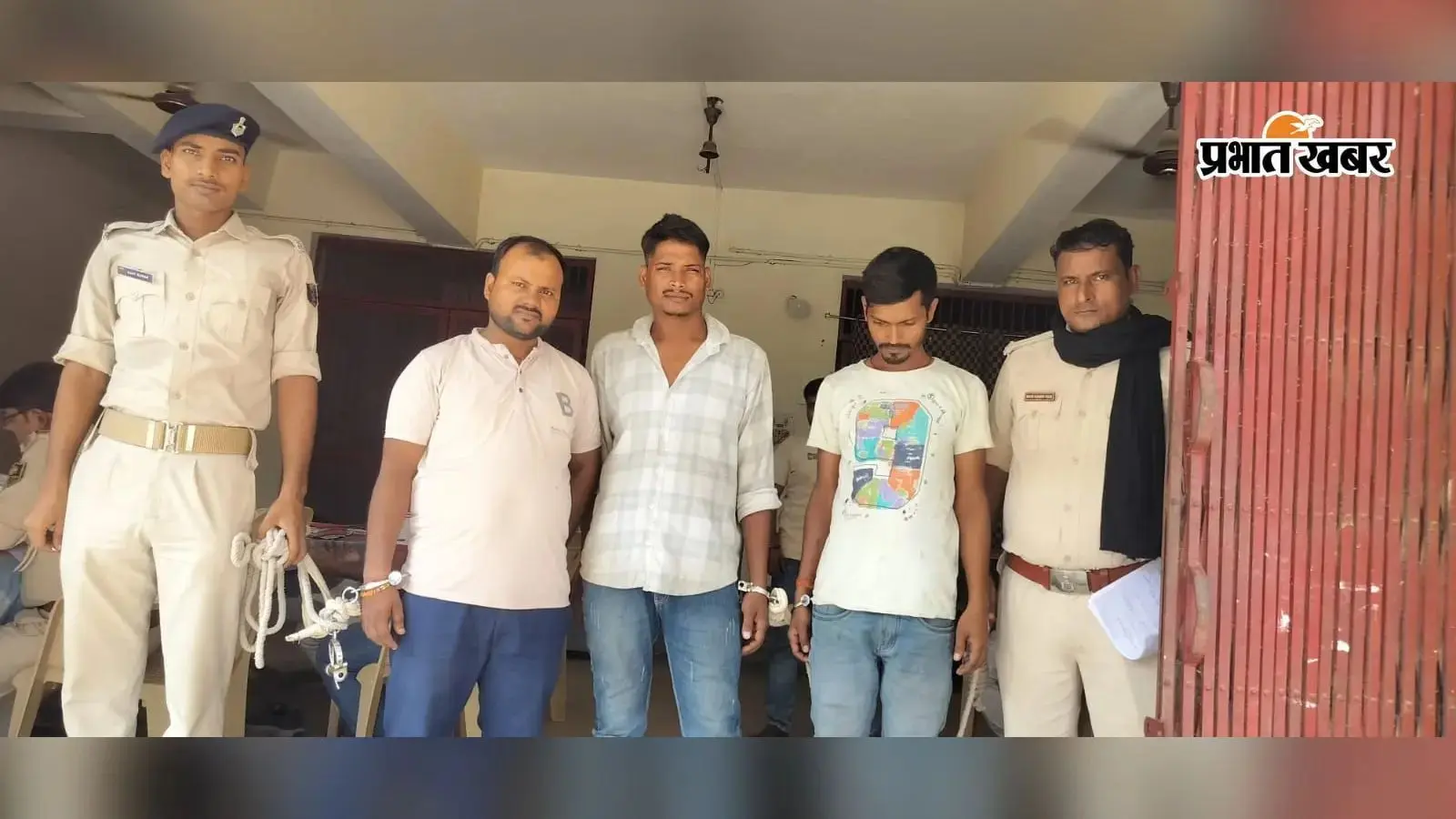 चैनपुर में शराब के नशे में हंगामा कर रहे तीन लोग गिरफ्तार