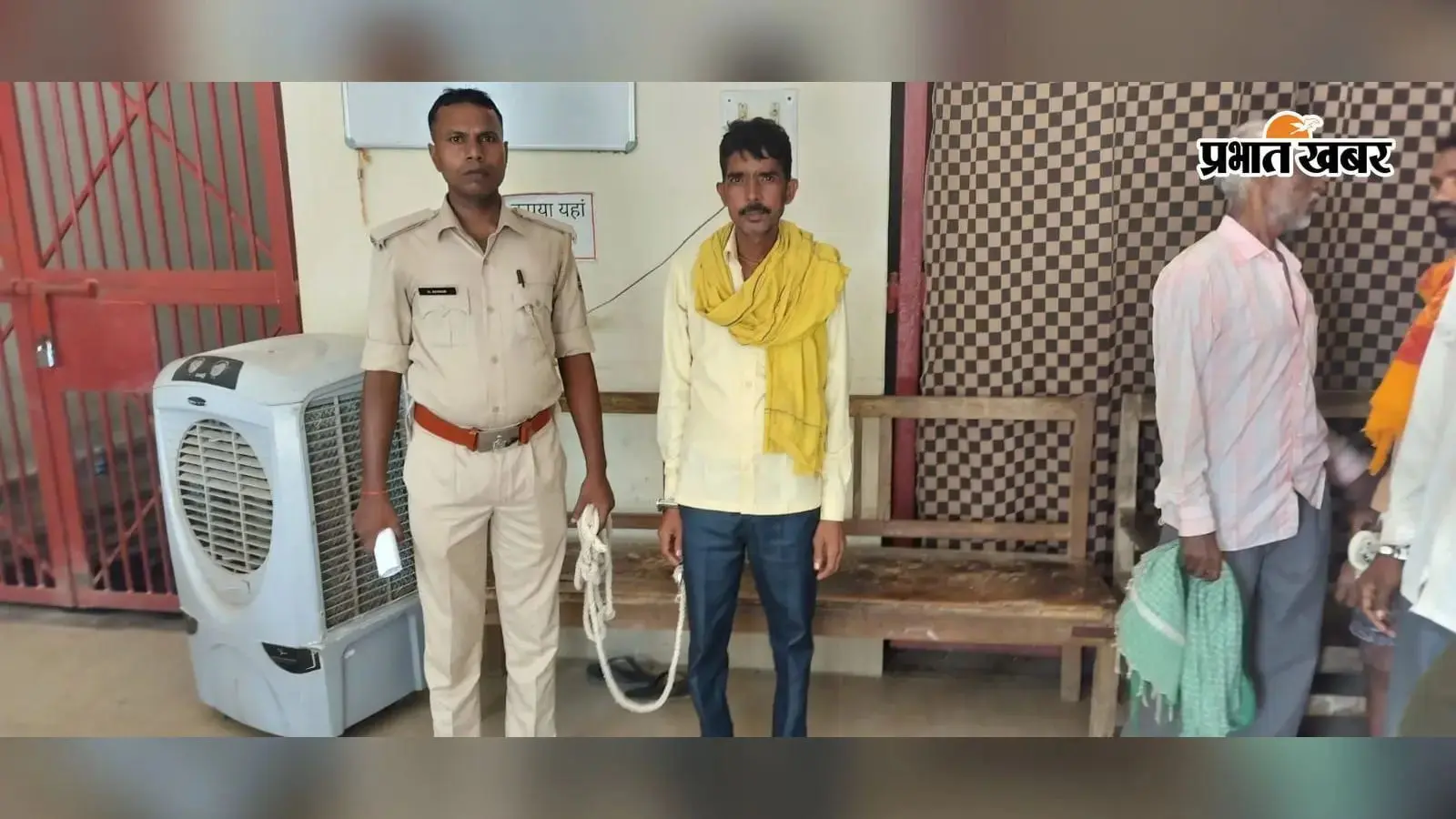 हाटा नगर में कुर्की वारंट के तामीला के दौरान फरार वारंटी गिरफ्तार