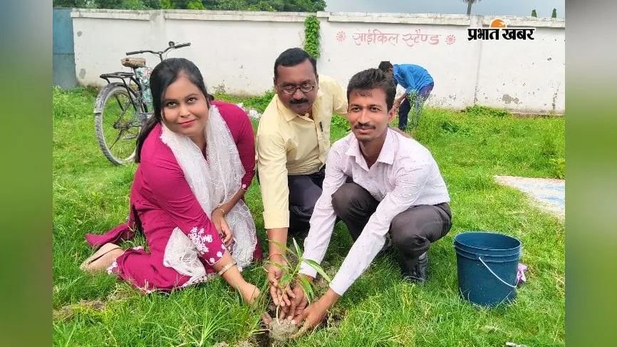 सरायरंजन: आरएसएस के शताब्दी वर्ष पर मेयारी उच्च विद्यालय में पौधारोपण, पर्यावरण संरक्षण का दिया संदेश
