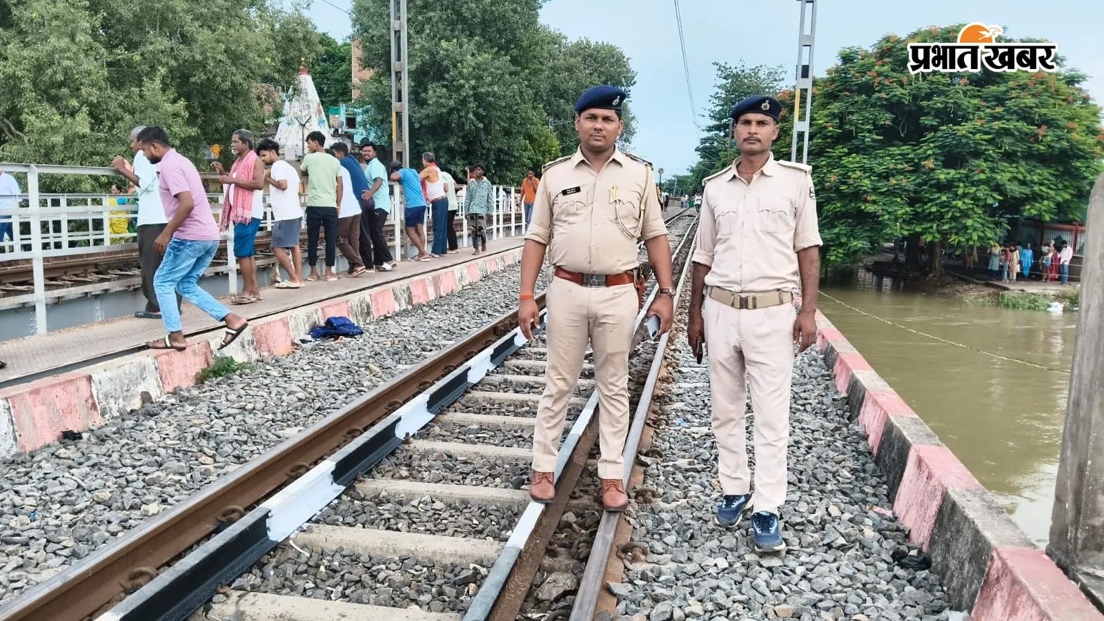 पटना: पुनपुन रेलवे ब्रिज पर 24 घंटे निगरानी, सेल्फी लेने वालों को पुलिस ने खदेड़ा; डाउन लाइन पर परिचालन बंद