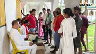 पटना में बाढ़ पीड़ितों के लिए सामुदायिक रसोई, मुखिया खुद परोस रहे भोजन; राहत शिविर में मिल रही जरूरी सुविधाएं