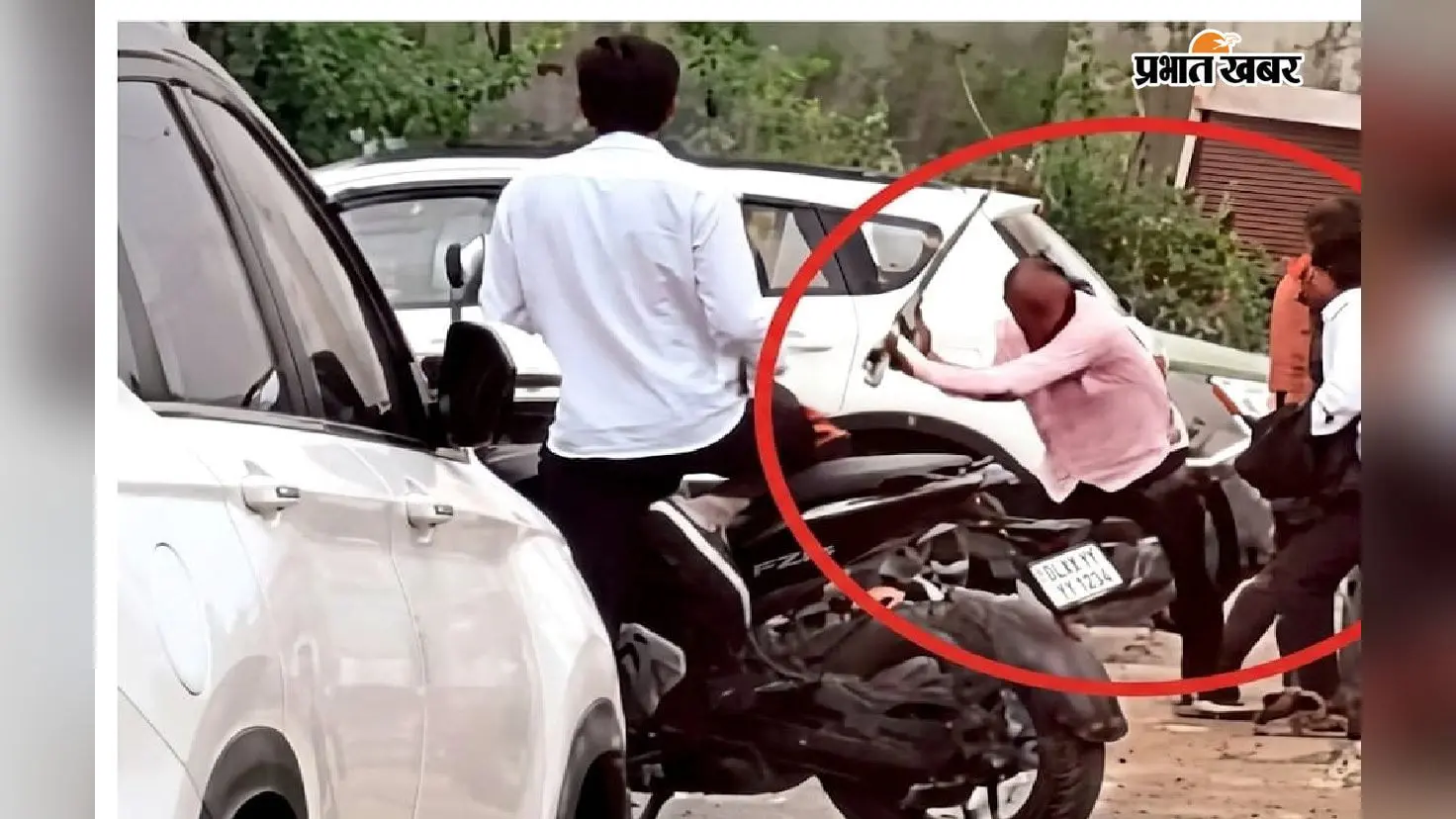 यूनिवर्सिटी के बाहर चतरा विधायक के बेटे को थार से खींचकर पीटा, स्कॉर्पियो में उठा ले गए युवक; पुलिस देख अरगोड़ा चौक पर छोड़ा