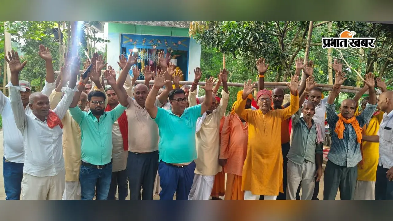 मधेपुरा: सूखा नशा के खिलाफ घैलाढ़ के ग्रामीणों ने खोला मोर्चा; कमलपुर बजरंगबली स्थान में जुटी महिलाओं और किसानों की चौपाल