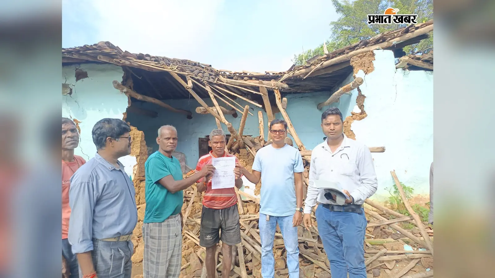 गुमला में जंगली हाथियों का आतंक, 4 घरों को तोड़ा, ग्रामीणों ने भागकर बचाई जान