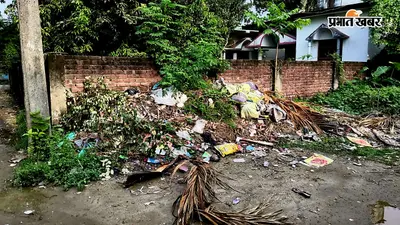 बैठकों में बड़े दावे, जमीन पर सिर्फ कचरा! पौआखाली की इस गली की दुर्दशा देख उड़ जाएंगे होश