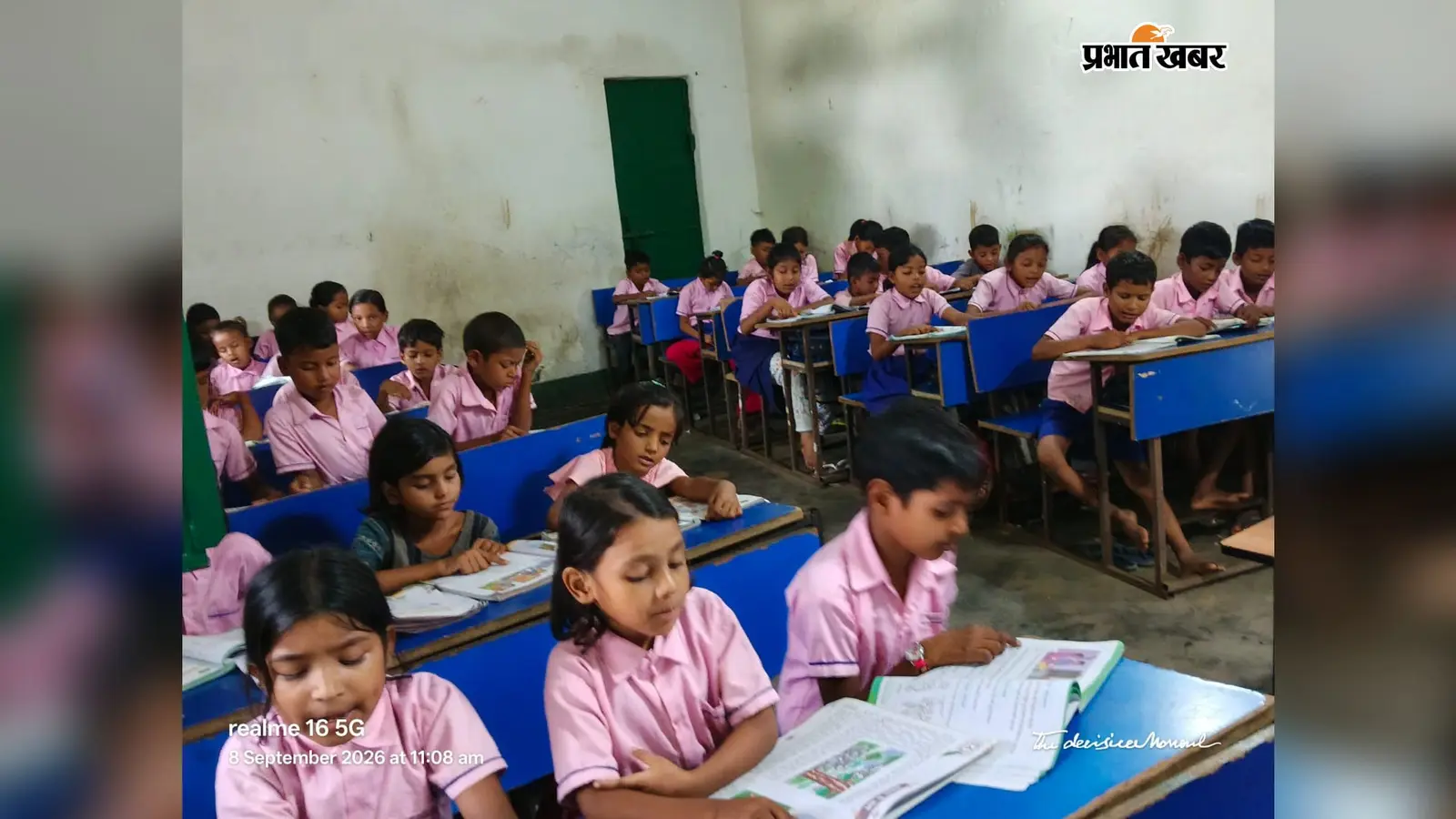 देवघर के स्कूलों में 30 मिनट का Read-a-Thon, बच्चों के साथ शिक्षक-अभिभावक भी बने पाठक