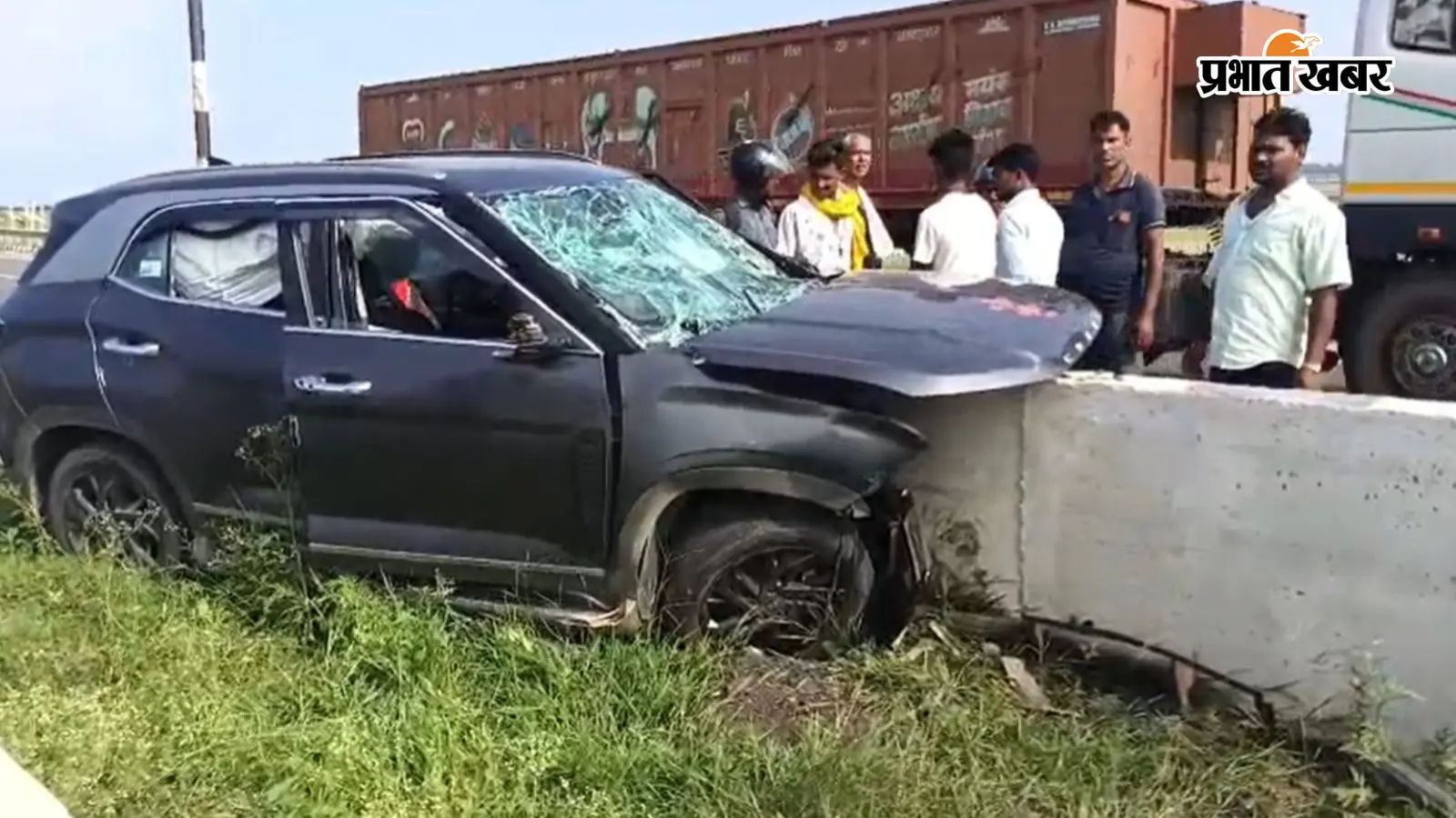 पटना : मोकामा फोरलेन पर हादसे में दंपती समेत 3 की मौत, तेज रफ्तार क्रेटा डिवाइडर से टकराई, कटर से निकाले गए शव