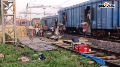 गोरखपुर जंक्शन के पास हादसा: सीमेंट लदी मालगाड़ी के तीन डिब्बे पटरी से उतरे, रेलवे प्रशासन की कार्रवाई से टला हादसा