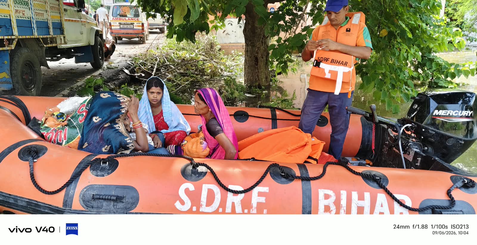 SDRF की टीम