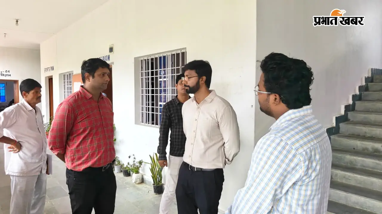 गोपालगंज में DDC का औचक निरीक्षण, आंगनबाड़ी में पंजी से कम मिले बच्चे; पोषण आहार में गड़बड़ी