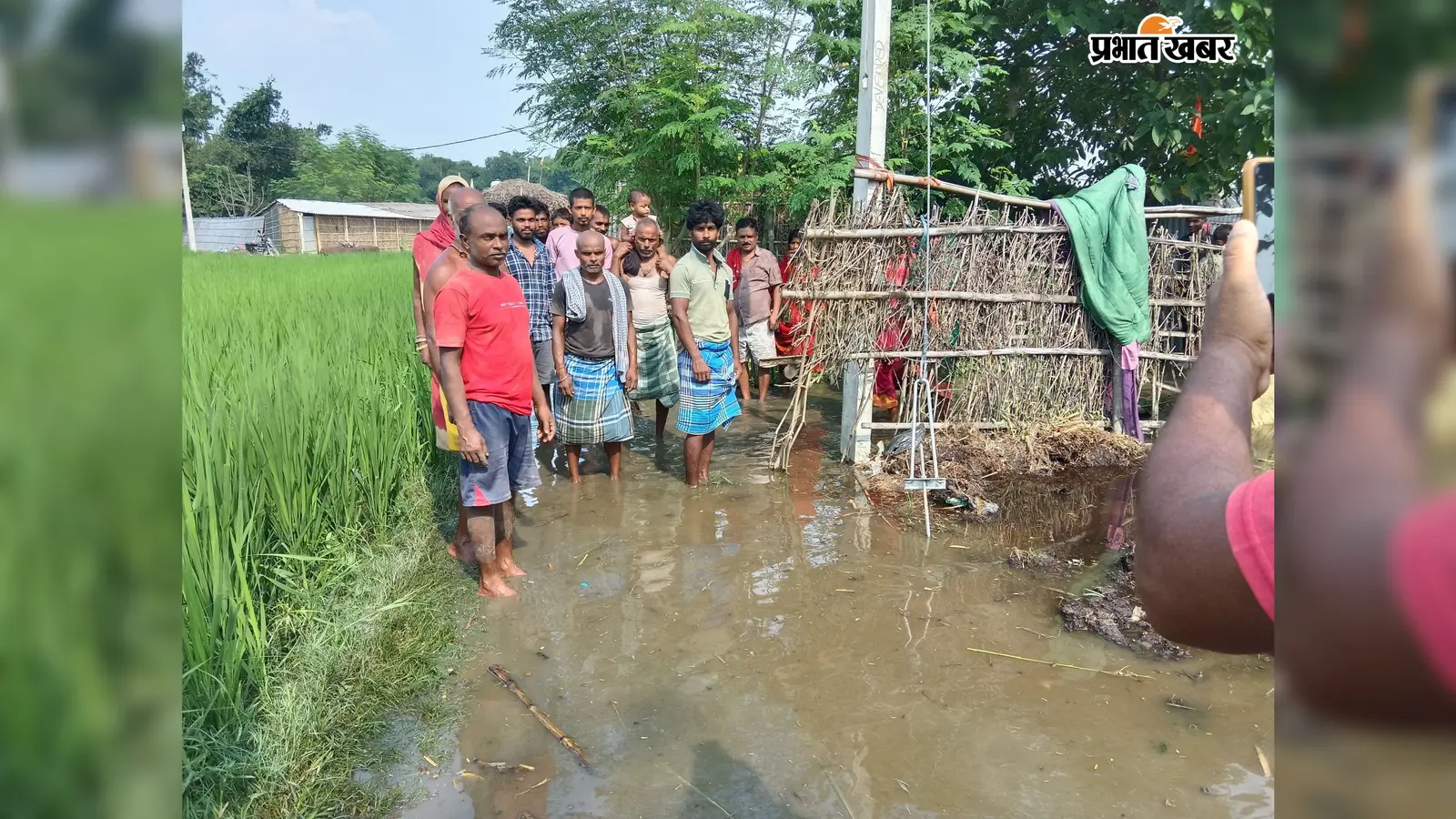 ढोलबज्जा पंचायत के कई वार्डों में घुसा बाढ़ का पानी, घरों में कैद हुए लोग : बढ़ी परेशानी
