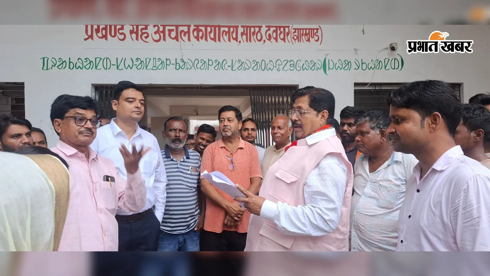 सारठ अंचल पहुंचे चुन्ना सिंह, बोले- प्रमाण पत्र के लिए जनता न भटके, व्यवस्था दुरुस्त करें