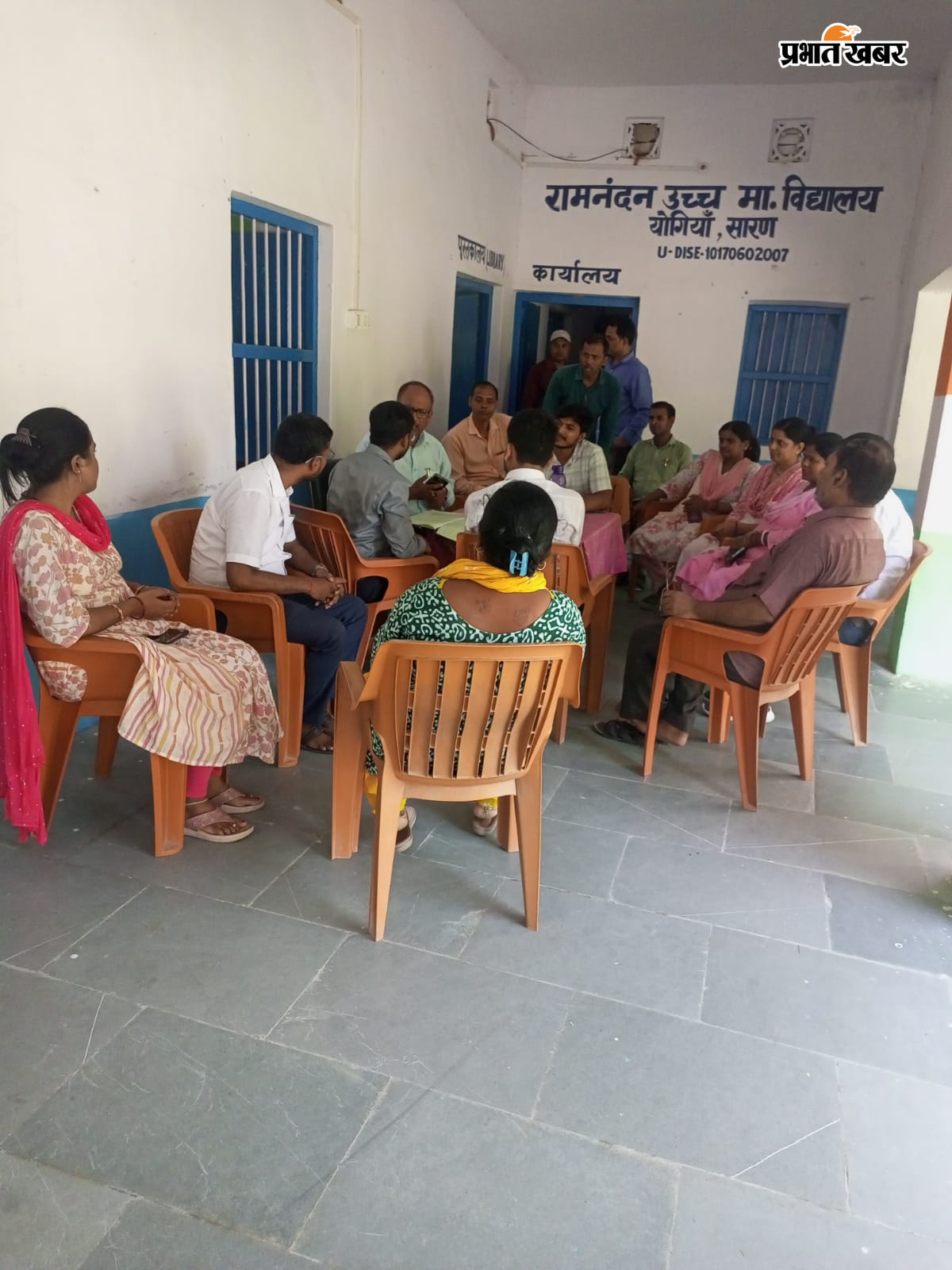 विद्यालयों का निरीक्षण करते बीईओ मनीष कुमार | Prabhat Khabar Network