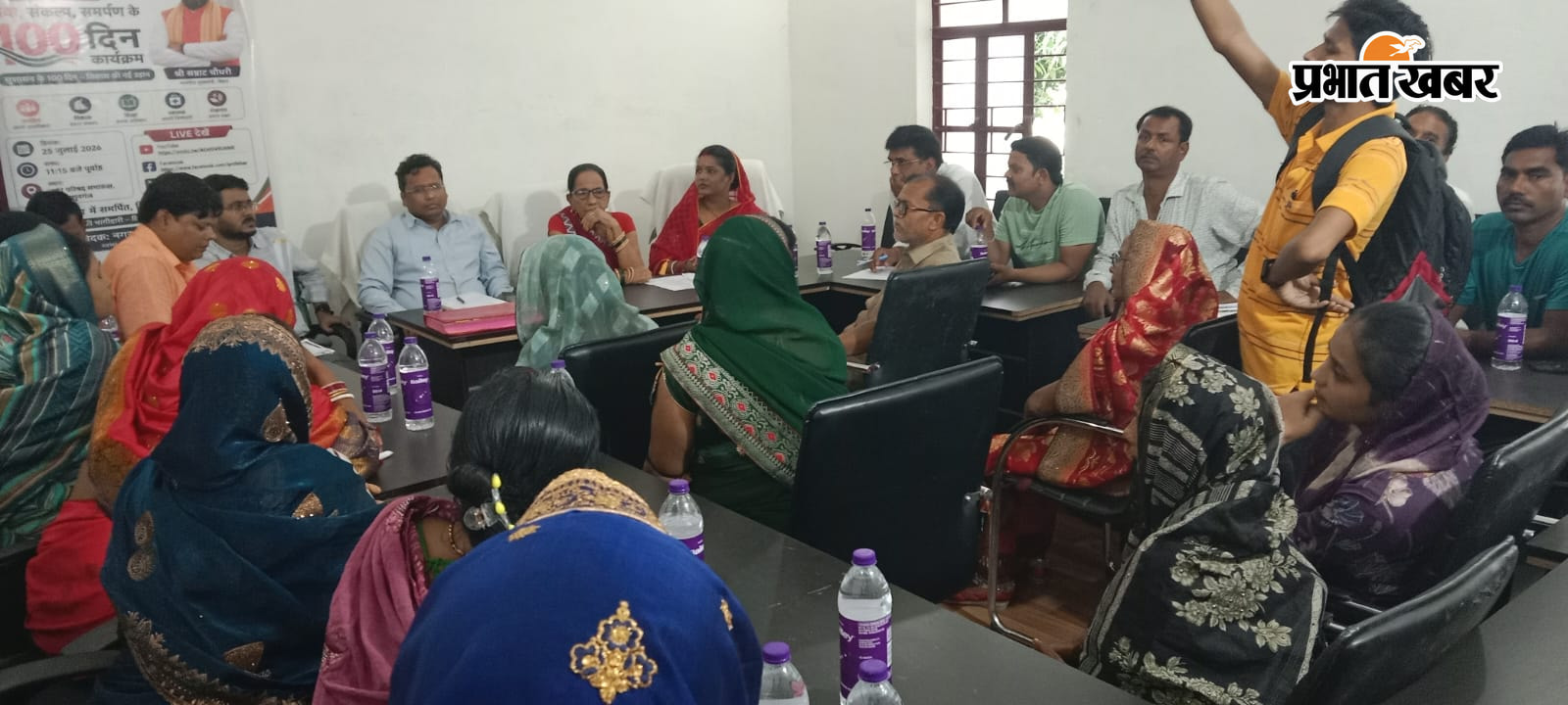 बैठक में मौजूद मुख्य पार्षद, ईओ व वार्ड पार्षद | Prabhat Khabar Network